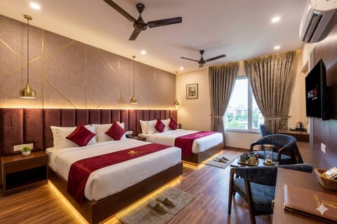 Bed, TV and multimedia, Photo of the whole room, Seating area, Bedroom, air conditioner