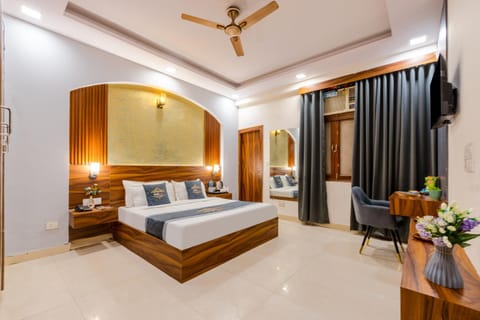 Bed, TV and multimedia, Photo of the whole room, Bedroom