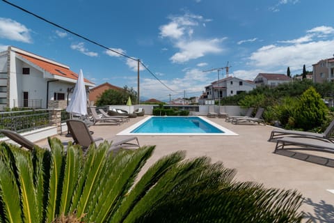 Day, Pool view, Swimming pool, sunbed