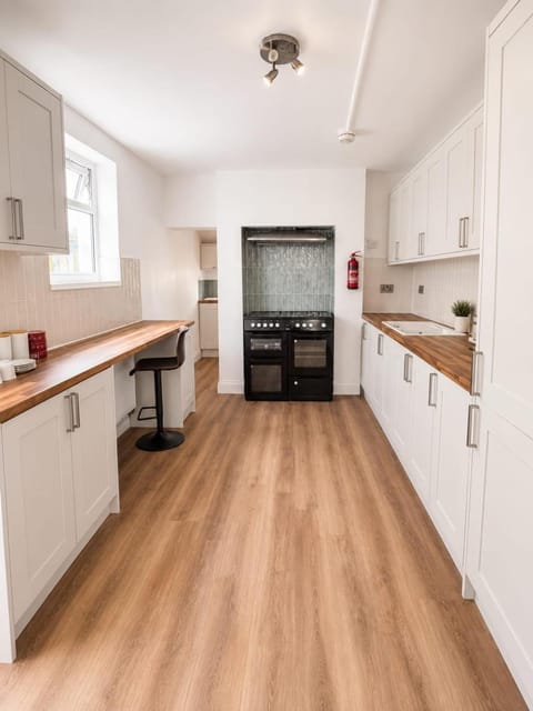 Kitchen or kitchenette, Living room, oven, stove