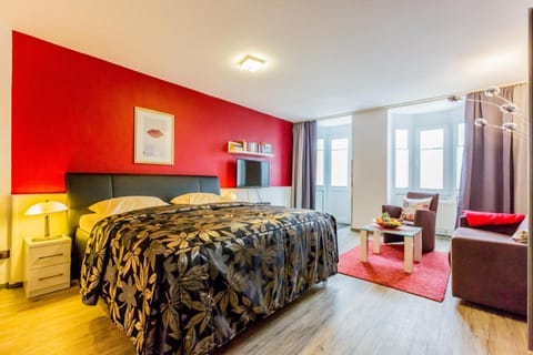Bed, Living room, Photo of the whole room, Seating area, Bedroom