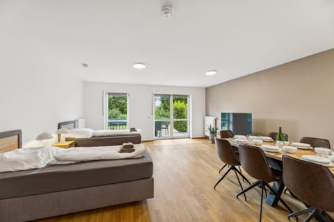 Bed, TV and multimedia, Balcony/Terrace, Bedroom, Food, towels