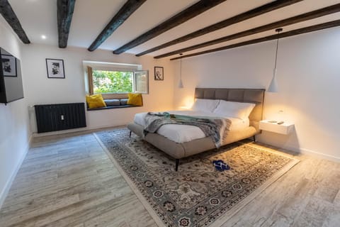 Bed, TV and multimedia, Bedroom, internet