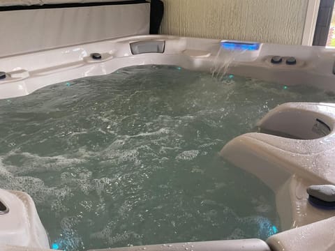 Hot Tub, Hot Tub, Spa and wellness centre/facilities