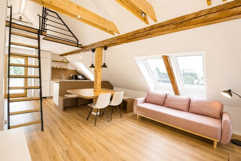 Living room, Seating area, kitchen
