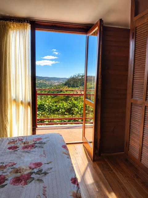 Bed, Natural landscape, View (from property/room), Balcony/Terrace, Bedroom, Mountain view