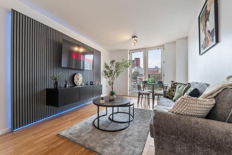 TV and multimedia, Living room, Seating area, Dining area
