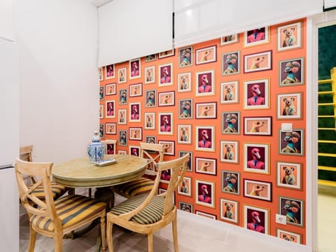 Seating area, Dining area