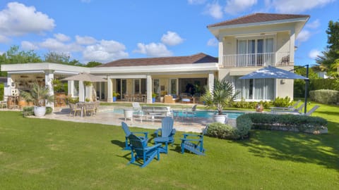 Property building, Garden, Garden view, Pool view, Swimming pool, sunbed