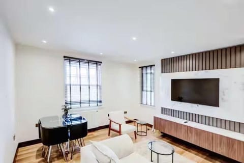 TV and multimedia, Living room, Dining area