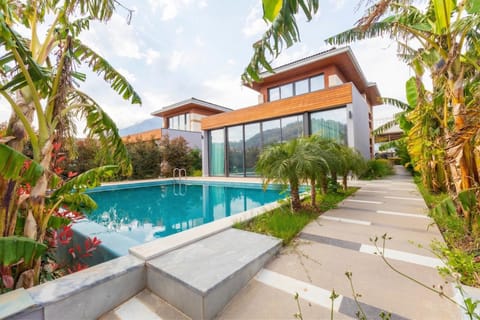 Property building, Patio, Spring, Day, Garden, Garden view, Pool view, Swimming pool, sunbed