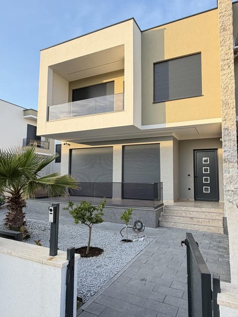 Property building, Patio, Day