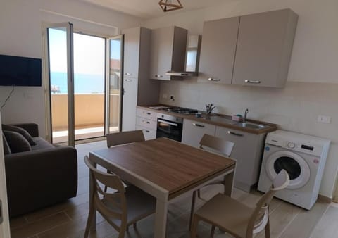 Kitchen or kitchenette, Seating area, Dining area, oven, pet friendly, stove, washing machine