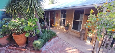 Property building, Facade/entrance, Garden