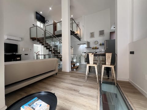 Kitchen or kitchenette, Seating area, Dining area