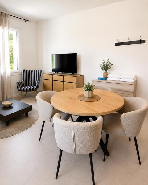 TV and multimedia, Living room, Seating area