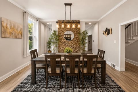 Decorative detail, Seating area, Dining area