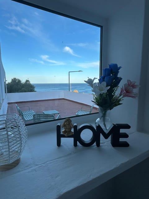 Natural landscape, View (from property/room), Balcony/Terrace, Dining area, Sea view
