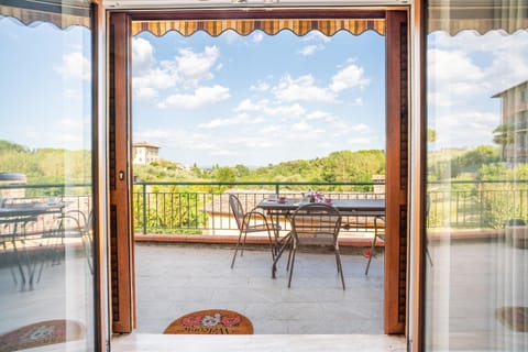 Patio, Natural landscape, View (from property/room), Balcony/Terrace, Dining area