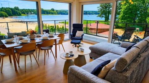 View (from property/room), Balcony/Terrace, Living room, Seating area, Dining area, Lake view