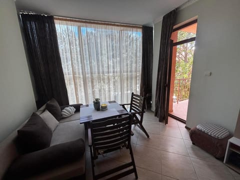 View (from property/room), Balcony/Terrace, Living room, Seating area, Dining area