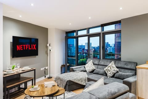 Communal lounge/ TV room, TV and multimedia, View (from property/room), Balcony/Terrace, Living room, Seating area, Evening entertainment