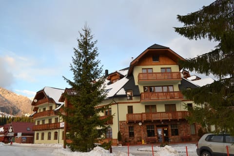 Facade/entrance, Winter