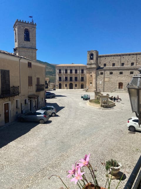 Landmark view, Parking