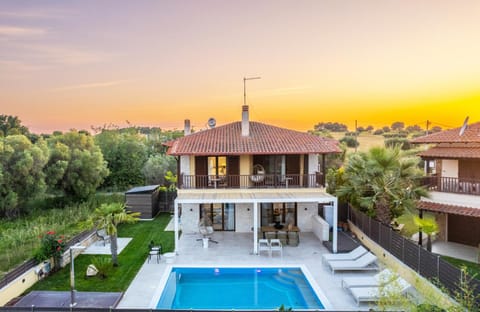 Garden, Garden view, Swimming pool, sunbed