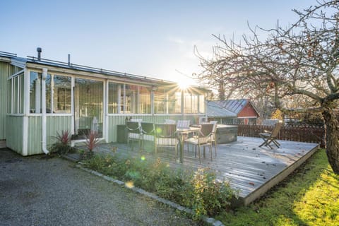 Property building, Patio, Garden, Garden view