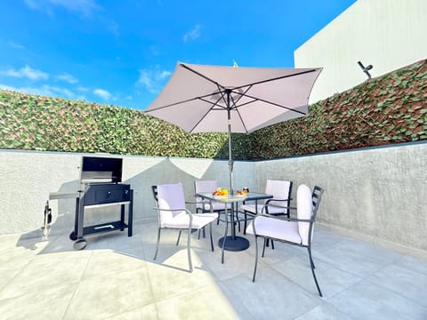 Patio, BBQ facilities