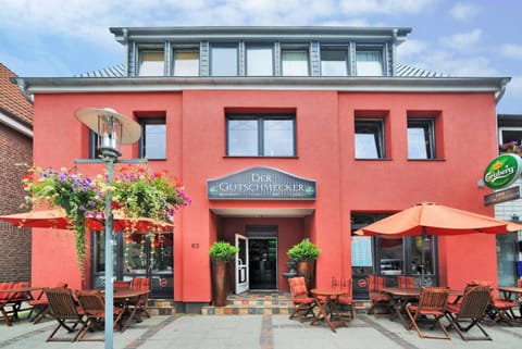 Patio, Facade/entrance, Day