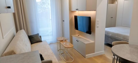 Bed, TV and multimedia, Living room, Seating area, Bedroom