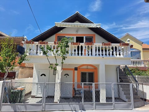 Property building, Day