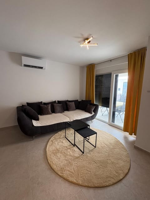 Living room, Seating area, air conditioner