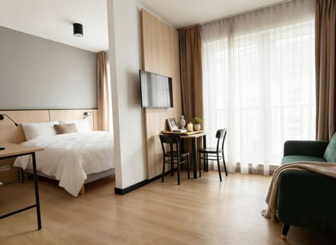 Bed, TV and multimedia, Living room, Photo of the whole room, Dining area, Bedroom