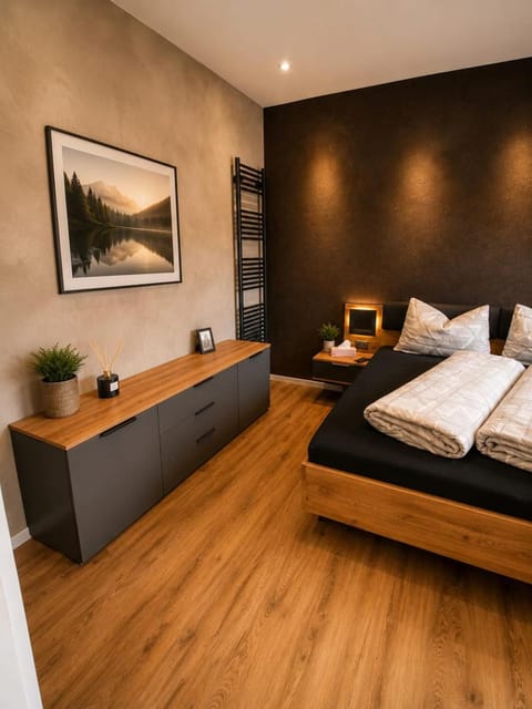 Photo of the whole room, Bedroom