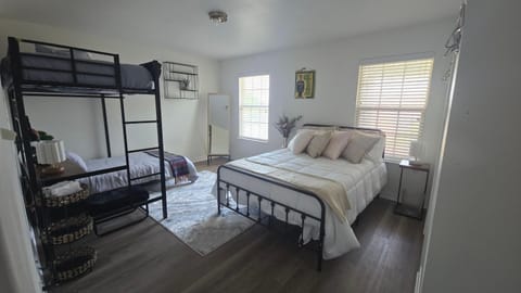 Bed, Bedroom, bunk bed