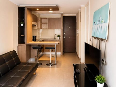 Kitchen or kitchenette, Living room, Dining area, minibar, oven