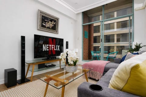 Communal lounge/ TV room, TV and multimedia, Living room, Seating area, Evening entertainment