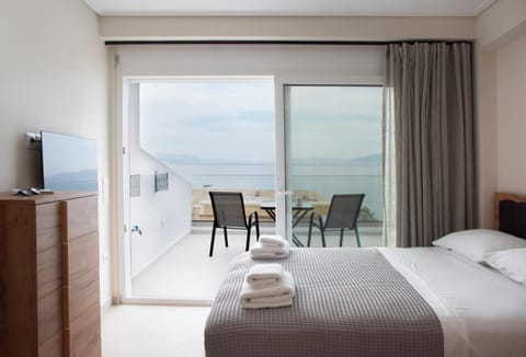 Bed, Living room, Bedroom, towels