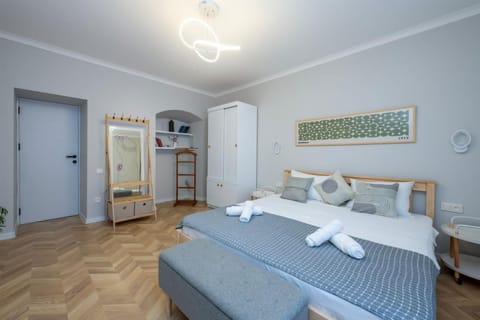 Bed, Bedroom, towels, wardrobe