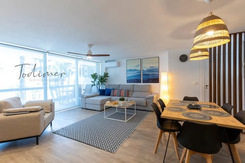 TV and multimedia, Living room, Seating area, Dining area