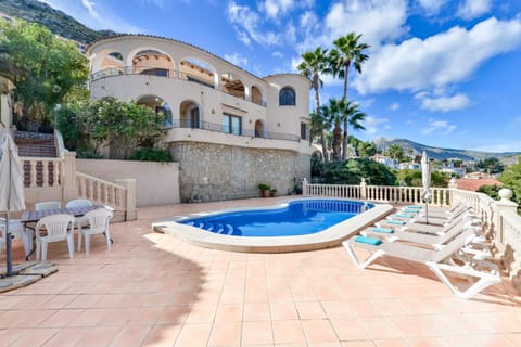 Property building, Swimming pool, sunbed