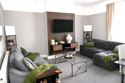 Communal lounge/ TV room, TV and multimedia, Living room, Seating area