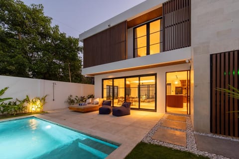 Patio, Garden, Swimming pool, sunbed
