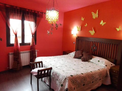 Bed, Photo of the whole room, Bedroom