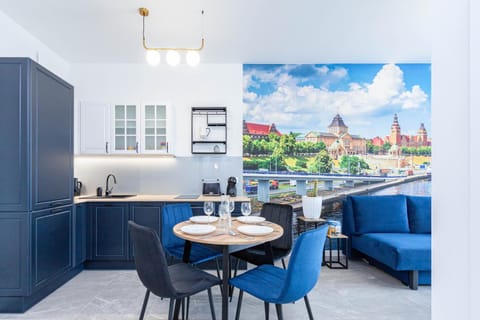 Coffee/tea facilities, Kitchen or kitchenette, Dining area, microwave, toaster