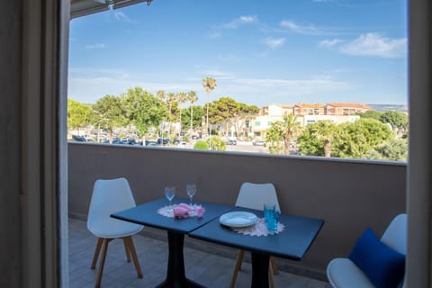View (from property/room), Balcony/Terrace, Dining area