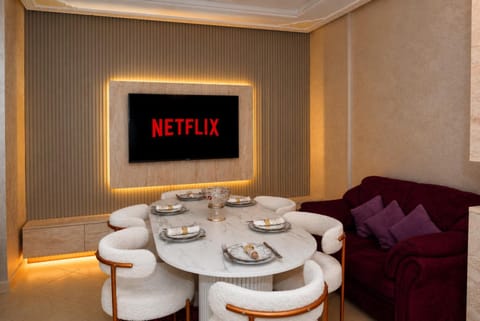 TV and multimedia, Living room, Seating area, Dining area